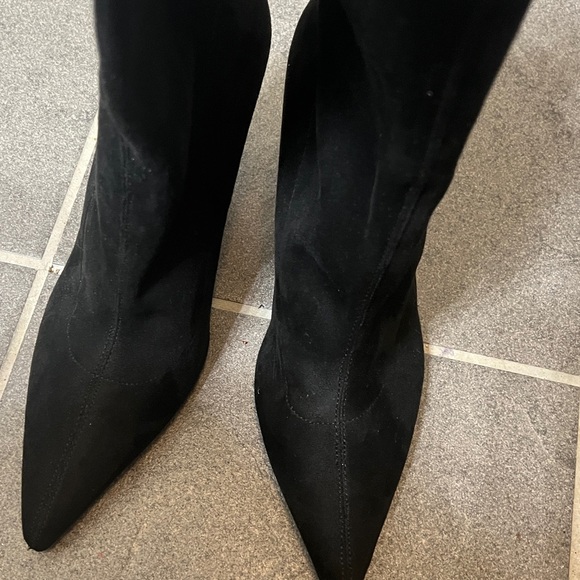 Size 10 women’s MARC FISHER LTD Kellen Black Suede Boots ankle - Picture 3 of 8